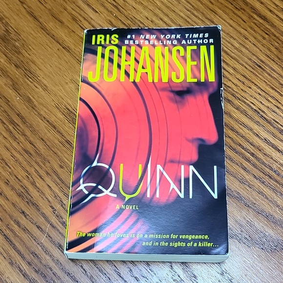 Iris Johansen Book Series, Trilogy (Eve, Quinn & Bonnie) - Picture 4 of 5